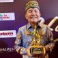 PENGHARGAAN: Gubernur Kalteng H. Agustiar Sabran saat menerima penghargaan di ajang Kompas TV Award 2025 yang digelar di Jakarta, Kamis (11/9/2025).(IST)