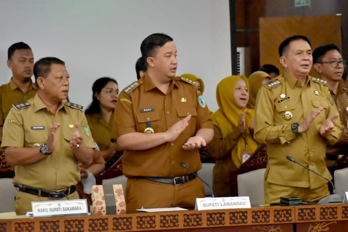 HADIRI : Bupati Lamandau, Rizky Aditya Putra saat menghadiri, Rakor Terpa Triwulan II Tahun Anggaran 2025 di Aula Eka Hapakat, Lantai III Kantor Gubernur Kalteng, Senin (28/7/2025).(IST)