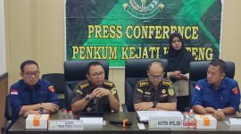 PRESS CONFERENCE :  Kejati Kalteng saat  memberikan keterangan pers terkait perkembangan penyidikan dugaan korupsi pengadaan internet senilai Rp2,4 miliar di Kabupaten Seruyan, Kamis (4/9/2025).(IST)