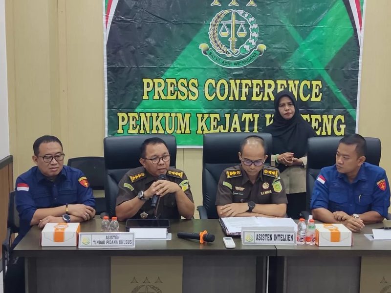 PRESS CONFERENCE :  Kejati Kalteng saat  memberikan keterangan pers terkait perkembangan penyidikan dugaan korupsi pengadaan internet senilai Rp2,4 miliar di Kabupaten Seruyan, Kamis (4/9/2025).(IST)