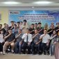 FOTO BERSAMA :  Kepala Dinas Perkebunan  Provinsi Kalteng, H. Rizky Ramadhana Badjuri saat foto bersama dengan peserta rapat Penetapan Harga TBS Periode II Bulan September, Kamis (4/9/2025).(IST)