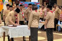 DILANTIK : Bupati Lamandau Rizky Aditya Putra saat dilantik sebagai Mabincab Pramuka Kabupaten Lamandau, disaksikan Gubernur Kalteng H Agustiar Sabran di Aula Jayang Tingang, Kamis (21/8).(IST)