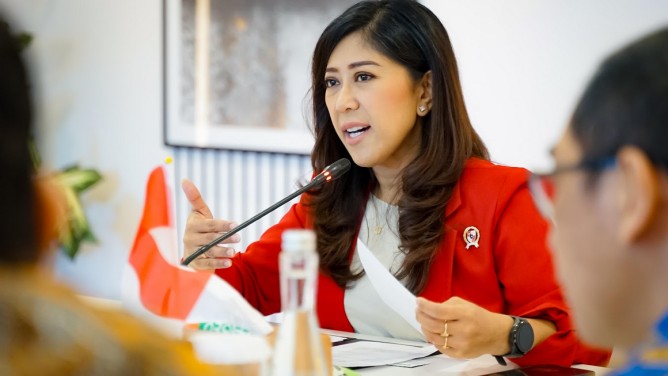 TEGASKAN : Menteri Komunikasi dan Digital, Meutya Hafid, menegaskan bahwa Satelit Nusantara Lima dirancang untuk kepentingan rakyat yang menghubungkan Indonesia tanpa batas, Jumat (12/9/2025).(IST)