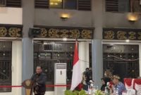 PIMPIN : Gubernur Kalteng Agustiar Sabran saat memimpin rapat koordinasi di Gedung Serba Guna, Jumat (19/9/2025) malam.(IST)