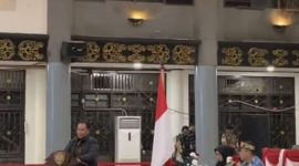 PIMPIN : Gubernur Kalteng Agustiar Sabran saat memimpin rapat koordinasi di Gedung Serba Guna, Jumat (19/9/2025) malam.(IST)