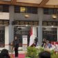 PIMPIN : Gubernur Kalteng Agustiar Sabran saat memimpin rapat koordinasi di Gedung Serba Guna, Jumat (19/9/2025) malam.(IST)