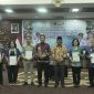 FOTO BERSAMA : Wakil Gubernur Kalteng H. Edy Pratowo, saat foto bersama usai melakukan Pertemuan Bidang TPPS Tahun 2025 yang digelar di Aula Eka Hapakat, Kantor Gubernur Kalteng, Jumat (12/9/2025).(IST)