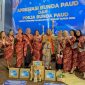 PENGHARGAAN : Bunda PAUD Lamandau Morol Latifah saat berfoto usai menerima penghargaan dalam ajang Apresiasi Pokja Bunda PAUD tingkat Provinsi Kalimantan Tengah, yang digelar di Palangka Raya, Minggu (29/9/2025) kemarin.(IST)