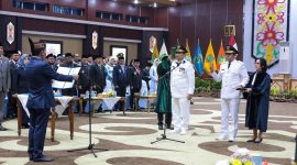 LANTIK : Gubernur H. Agustiar Sabran saat melantik pasangan H. Shalahuddin dan Felix Sonadie Y. Tingan sebagai Bupati dan Wakil Bupati Barito Utara Masa Jabatan 2025–2030, Jumat (10/10/2025).(IST)