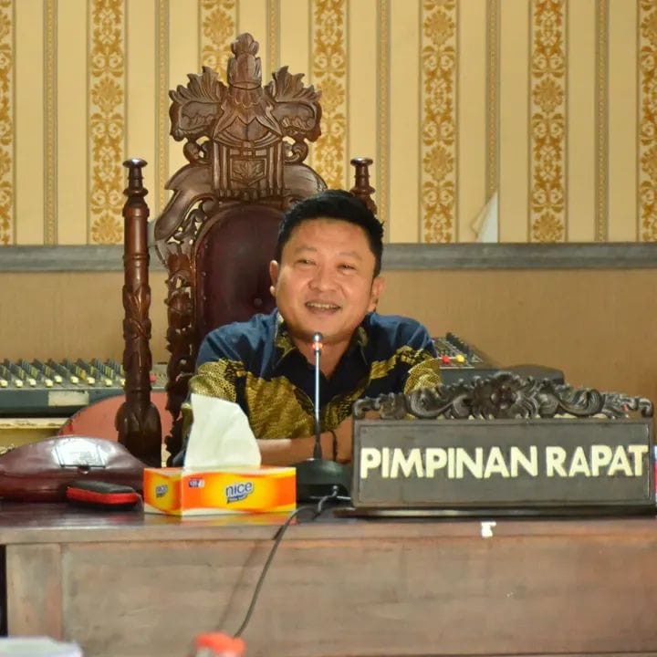 PIMPIN : Ketua Komisi III DPRD Kotim, Dadang Siswanto, saat memimpin Rapat, Senin (13/10)