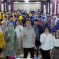 FOTO BERSAMA : Plt Diskominfosantik Provinsi Kalteng Rangga Lesmana, saat foto bersama usai memberikan motivasi inspiratif kepada mahasiswa agar berani menekuni dunia startup digital, yang digelar di Aula Kantor Gubernur, Rabu (29/10/2025).(IST)