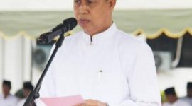 FOTO: Wakil Bupati Seruyan, H. Supian, saat mmbacakan sambutan apel pada Hari Santri, Rabu (22/10/2025).