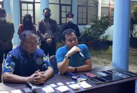 KONFERENSI PERS : Ketua DPRD Kotim Rimbun, saat menghadiri konferensi pers pengungkapan kasus narkoba lintas provinsi di kantor BNNK Kotim, Rabu (8/10) malam.