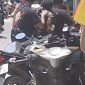 FOTO: Sebuah Video dari Seorang warga satu pria yang berhasil diamankan oleh pihak kepolisian, setelah sebelumnya terjadi aksi kejar-kejaran dijalan Bumi Sumi Baamang Kotawaringin Timur. (FOTO: IST). 