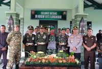HADIRI : Bupati Lamandau, Rizky Aditya Putra saat menghadiri upacara HUT TNI ke-80 di Makodim 1017/Lmd, Minggu (5/10).(IST)