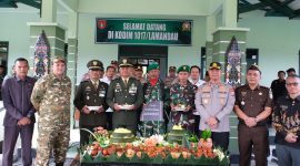 HADIRI : Bupati Lamandau, Rizky Aditya Putra saat menghadiri upacara HUT TNI ke-80 di Makodim 1017/Lmd, Minggu (5/10).(IST)