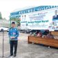 MEMBUKA : Asisten II Setda Lamandau, Meigo Bisel, mewakili Bupati Lamandau Rizky Aditya Putra saat membuka Gerakan Pangan Murah (GPM) di halaman Kantor Ketahanan Pangan Lamandau, Jumat (17/10/2025).(IST)