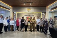 TERIMA KUNJUNGAN : Plt Sekda Kalteng Ir Leonard S Ampung, Plt Direktur RSUD dr Doris Sylvanus, Dr dr Suyuti Syamsul menerima kunjungan Komisi IX DPR RI, Selasa (7/10/2025).(IST)
