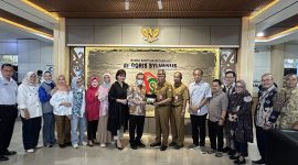TERIMA KUNJUNGAN : Plt Sekda Kalteng Ir Leonard S Ampung, Plt Direktur RSUD dr Doris Sylvanus, Dr dr Suyuti Syamsul menerima kunjungan Komisi IX DPR RI, Selasa (7/10/2025).(IST)