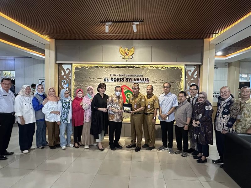 TERIMA KUNJUNGAN : Plt Sekda Kalteng Ir Leonard S Ampung, Plt Direktur RSUD dr Doris Sylvanus, Dr dr Suyuti Syamsul menerima kunjungan Komisi IX DPR RI, Selasa (7/10/2025).(IST)