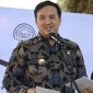 MEMBUKA : Bupati Lamandau, Rizky Aditya Putra, secara resmi membuka Bupati Cup Chapter I Lomba Perahu Katinting 2025, Desa Kujan. Kamis (23/10/2025).(IST)