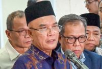 IST/Foto: Ketua Komisi VIII DPR-RI, Marwan Dasopang konpers didampingi pimpinan dan anggota komisi VIII usai menetapkan besaran tarif naik haji. (DPR-RI)