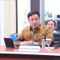 MEMAPARKAN: Bupati Lamandau, Rizky Aditya Putra, saat memaparkan inovasi dan strategi daerah dalam Tahapan Presentasi Monev Keterbukaan Informasi Publik Provinsi Kalteng Tahun 2025, yang digelar di Aula Kanderang Tingang, Diskominfosantik Provinsi Kalteng, Rabu (15/10).(IST)