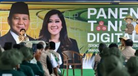 SAMBUTAN: Menteri Komunikasi dan Digital, Meutya Hafid, memberikan sambutan saat kegiatan Panen Tani Digital di Kabupaten Sragen, Rabu (5/11/2025).(IST)