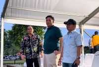 MENINJAU : Bupati Lamandau, Rizky Aditya Putra saat meninjau langsung kondisi Stand Expo Lamandau Tahun 2025, di Alun-alun Kota Nanga Bulik, Minggu (9/11).(IST)