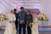 GRAND OPENING : Brand modest fashion ternama asal Indonesia, Klamby, saat Grand Opening di Kota Palangka Raya, Sabtu (1/11/2025).(IST)