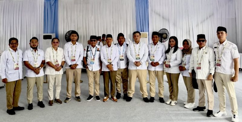 HADIRI : Bupati Lamandau Rizky Aditya Putra bersama Gubernur Kalteng H.Agustiar Sabran dan sejumlah tokoh Gerindra saat menghadiri acara Taklimat Ketua DPP Gerindra Prabowo Subianto, yang digelar di Padepokan Garuda Yaksa, Hambalang, Bogor, Sabtu (8/11/2025).