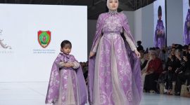 IKUTI : Ketua Dekranasda Provinsi Kalteng Aisyah Thisia Agustiar Sabran saat mengikuti ajang Jakarta Fashion Week (JFW) 2026 digelar megah di Pondok Indah Mall 3, Jakarta,  Jumat (31/10/2025).(IST)

