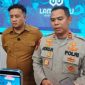 DIWAWANCARAI : Kapolres Lamandau AKBP Joko Handono didampingi Bupati Lamandau Rizky Aditya Putra saat diwawancarai awak media usai kegiatan di Aula Sekretariat Daerah Lamandau, Senin (3/11).(IST)