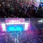 MEMBELUDAK : Terlihat antusias masyarakat membeludak saat menonton pertunjukan Konser di Alun-alun kota Nanga Bulik, Kabupaten Lamandau, Kamis malam (14/11/2025).(IST)