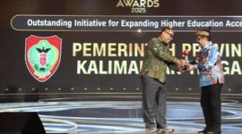PENGHARGAAN : Pemerintah Provinsi Kalteng berhasil raih penghargaan Outstanding Initiative for Expanding Higher Education Access di ajang CNN Indonesia Awards 2025, Jumat (31/10/2025).(IST)