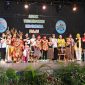 RUANG BEREKSPRESI - Kepala Disbudpar Prov. Kalteng bersama anak-anak berbakat dalam gelar seni budaya.(IST)