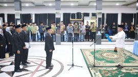MELANTIK : Gubernur Kalteng Agustiar Sabran saat melantik Dewan Hakim, Dewan Pengawas, Dewan Pertimbangan, dan Panitera MTQH XXXIII di GPU Balai Antang Muara Teweh pada Minggu (16/11/2025).(IST)