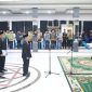 MELANTIK : Gubernur Kalteng Agustiar Sabran saat melantik Dewan Hakim, Dewan Pengawas, Dewan Pertimbangan, dan Panitera MTQH XXXIII di GPU Balai Antang Muara Teweh pada Minggu (16/11/2025).(IST)