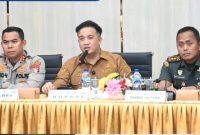 PIMPIN : Bupati Lamandau Rizky Aditya Putra saat memimpin rapat  persiapan Festival Babukung dan Lamandau Expo 2025, Senin (3/11).(IST)
