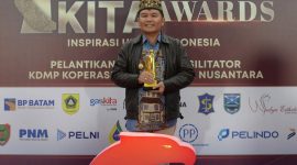 TERIMA PENGHARGAAN : Gubernur KalTENG Agustiar Sabran saat menerima penghargaan kategori Empowerment of Agriculture and Food Self-Sufficiency yang diselenggarakan oleh Garuda TV, yang digelar di Yudistira Ballroom, Patra Jasa Office Tower, Jakarta, Senin (10/11/2025).(IST)