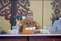 SOSIALISASI : Plt. Sekretaris Daerat Provinsi Kalteng Leonard S. Ampung saat menyampaikan sambutannya saat Sosialisasi Aplikasi KHBS Tahun 2025 yang digelar di Aula Kanderang Tingang, Diskominfosantik Provinsi Kalteng, Selasa (30/12/2025).(IST)
