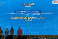 PENGHARGAAN : Kabupaten Lamandau
meraih SUTAMI Award 2025 pada peringatan Hari Bakti Pekerjaan Umum ke-80, Senin (1/12/2025).(IST)