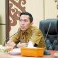 PAPARAN : Kepala Dinas Komunikasi, Informatika, Persandian, dan Statistik Provinsi Kalimantan Tengah Rangga Lesmana saat memberikan arahan saat menerima kunjungan kerja reses Anggota DPR RI Komisi I, Andina Theresia Narang, di Aula Kanderang Tingang Diskominfosantik Kalteng, Senin (5/1/2026).(IST)