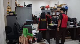 DIGELEDAH : Tim Kejati Kalteng saat melakukan Pengeledahan di DPRD Kabupaten  Kotim, Senin (12/1/2026).(IST)
