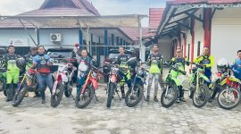 TRABAS : Para rider dari Komunitas Trail Sampit saat berkumpul di halaman Diskominfo Sampit untuk melakukan trabas ke wilayah desa Satiruk Kecamatan Pulau Hanaut, Sabtu (3/1/2026) .(IST)