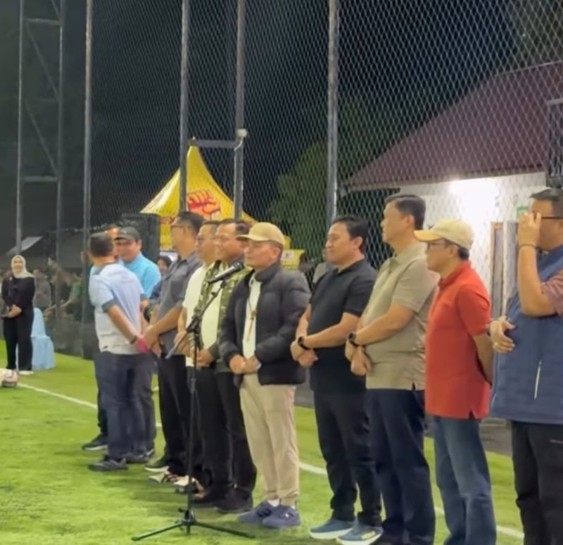 MEMBUKA : Gubernur Kalteng H.Agustiar Sabran, saat membuka Turnamen Mini Soccer All Star Jilid V Tahun 2026 di Lapangan Sylva Minisoccer, Kota Palangka Raya, Senin (23/2/2026).