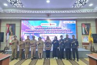 FOTO BERSAMA: Sekretaris Diskominfosantik Provinsi Kalteng Tuty Sulistyowatie saat foto bersama pihak Banwaslu Kalteng usai audiensi, Selasa (27/1/2026).