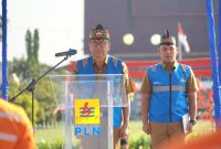 PIMPIN : Plt. Sekretaris Daerah Provinsi Kalteng Leonard S. Ampung saat memimpin Apel Kegiatan Bakti Karya Pekerjaan Dalam Keadaan Bertegangan (PDKB) PLN Unit Induk Distribusi (UID) Kalselteng Tahun 2026 di Bundaran Besar Palangka Raya, Senin (9/2/2026).