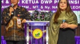 SAMPAIKAN : Plt Sekretaris Daerah Kalimantan Tengah, Leonard S. Ampung menyampaikan salam perpisahan saat menghadiri Ibadah Rutin ASN Pemerintah Provinsi Kalteng di Gereja Sakatik, Palangka Raya, Jumat (27/3/2026).
