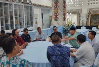 BERDIALOG : Gubernur Kalteng H.Agustiar Sabran saat berdialog dengan pimpinan media massa di Istana Isen Mulang, belum lama ini.